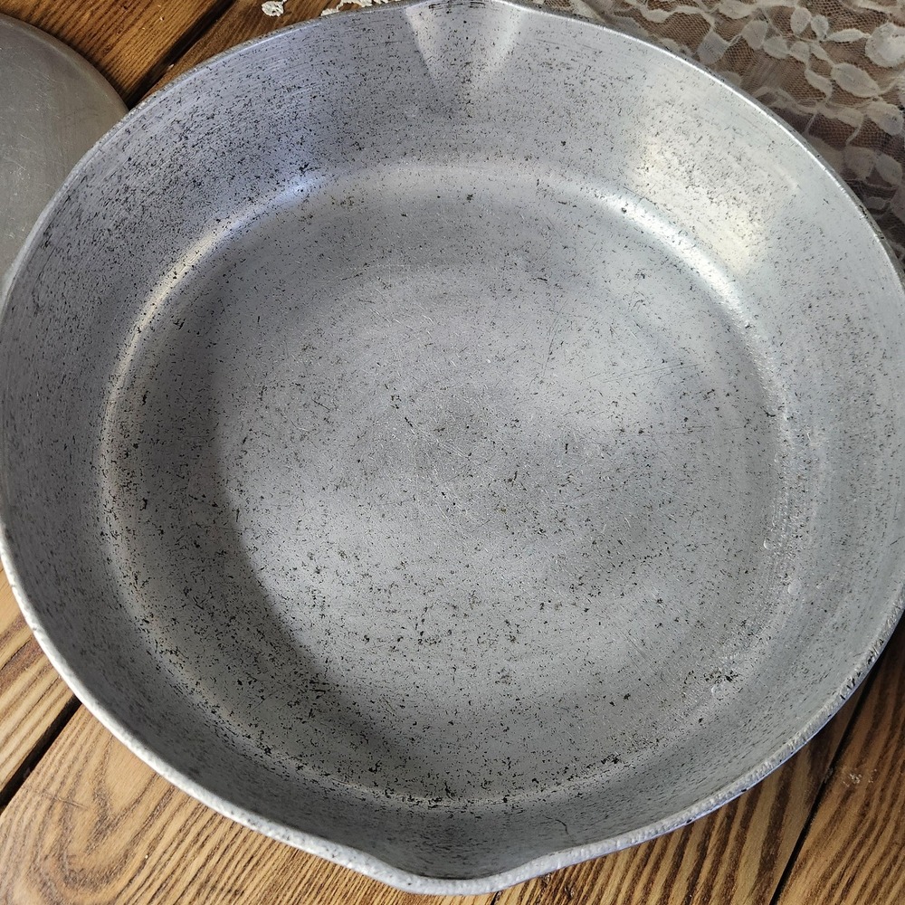 Vintage‎ Wagner Ware Sidney  4569M Chicken Fryer. - Picture 6 of 7